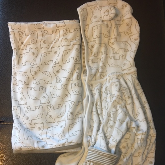 Baby robe, towel, and wash cloths - Picture 2 of 5